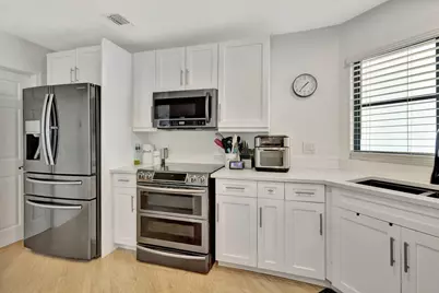 146 Weybridge Circle #B, Royal Palm Beach, FL 33411 - Photo 9