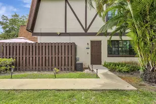 146 Weybridge Cir, Royal Palm Beach, FL 33411 - Photo 5