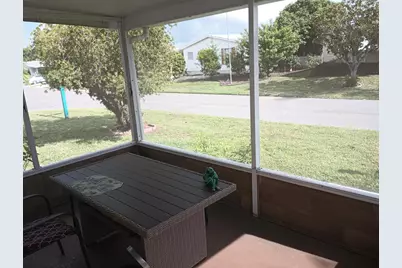 523 Thames Bluff Ridge, Fort Pierce, FL 34982 - Photo 7