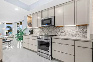 2650 Lake Shore Dr, Riviera Beach, FL 33404 - Photo 17