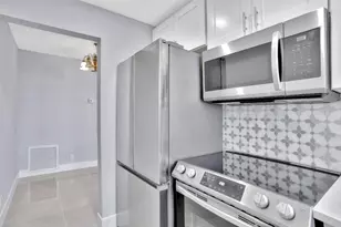 2400 NE 10th St, Pompano Beach, FL 33062 - Photo 11