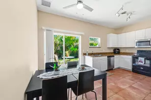 624 NE Bent Paddle Ln, Port Saint Lucie, FL 34983 - Photo 11