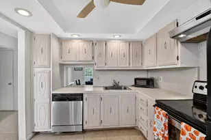 2615 NE 3rd Ct, Boynton Beach, FL 33435 - Photo 9