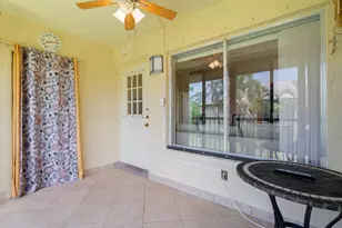 318 Pine Ridge Cir, Greenacres, FL 33463 - Photo 7