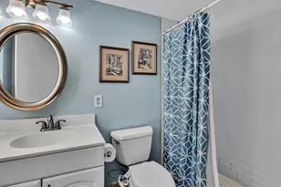 137 Golden Isles Dr, Hallandale Beach, FL 33009 - Photo 27