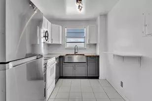 137 Golden Isles Dr, Hallandale Beach, FL 33009 - Photo 5