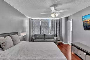 137 Golden Isles Dr, Hallandale Beach, FL 33009 - Photo 23