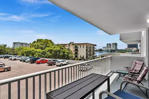 137 Golden Isles Dr, Hallandale Beach, FL 33009 - Photo 17