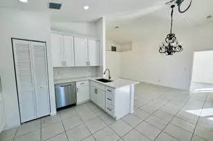 2014 Normandy Cir, West Palm Beach, FL 33409 - Photo 11