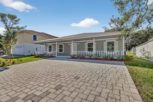 2205 S 33rd S St, Fort Pierce, FL 34947 - Photo 3