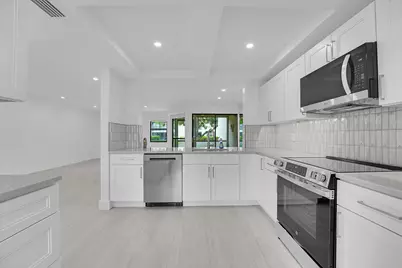 3373 Lucerne Park Drive, Greenacres, FL 33467 - Photo 9