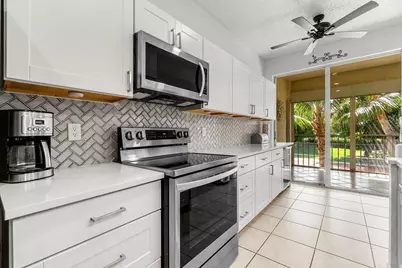 103 Half Moon Circle #E2, Hypoluxo, FL 33462 - Photo 9