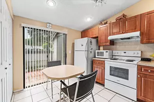 476 Lynbrook Ct, Royal Palm Beach, FL 33411 - Photo 7