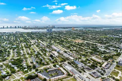 810 Park Avenue, Lake Park, FL 33403 - Photo 15