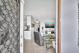 2083 Guildford E, Boca Raton, FL 33434 - Photo 3