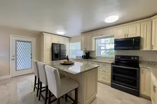 117 Flanders C, Delray Beach, FL 33484 - Photo 9