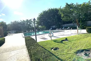 2820 Tennis Club Dr, West Palm Beach, FL 33417 - Photo 13