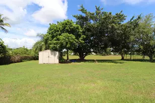 2022 SE West Dunbrooke Circle SE, Port Saint Lucie, FL 34952 - Photo 11