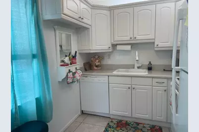 137 Flanders C, Delray Beach, FL 33484 - Photo 3