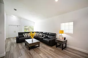 370 SW 203rd Ave, Pembroke Pines, FL 33029 - Photo 7