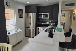 662 Burgundy N, Delray Beach, FL 33484 - Photo 3