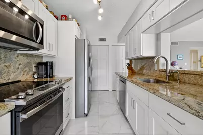 110 Half Moon Circle #D2, Hypoluxo, FL 33462 - Photo 21