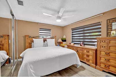 133 Greenbrier Drive, Palm Springs, FL 33461 - Photo 17