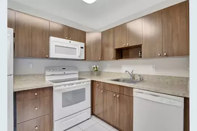 479 Burgundy J, Delray Beach, FL 33484 - Photo 9