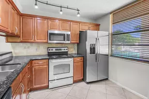 3520 Whitehall Dr, West Palm Beach, FL 33401 - Photo 5