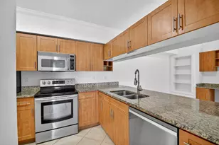 6511 Emerald Dunes Dr, West Palm Beach, FL 33411 - Photo 9