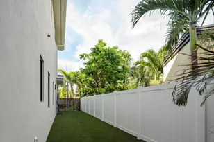 354 NE 4th St, Boca Raton, FL 33432 - Photo 43
