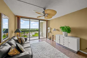 2425 Presidential Way, West Palm Beach, FL 33401 - Photo 3