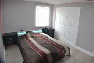 377 NW 49th St, Oakland Park, FL 33309 - Photo 11