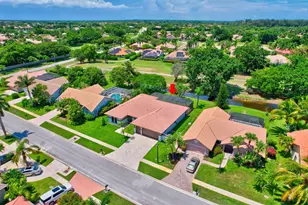 10099 Canoe Brook Cir, Boca Raton, FL 33498 - Photo 9
