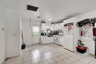 3063 Floweva St, Palm Springs, FL 33406 - Photo 15