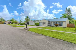 5018 E Canal Circle E, Lake Worth, FL 33467 - Photo 7