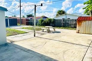 1311 W 3rd St, Riviera Beach, FL 33404 - Photo 5