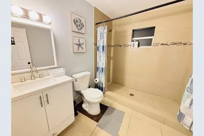 2010 NE 1st Avenue, Pompano Beach, FL 33060 - Photo 13