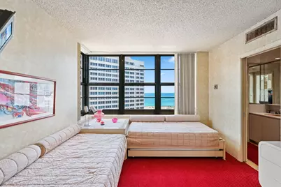 5500 Collins Avenue #1401, Miami Beach, FL 33140 - Photo 39