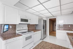 5500 Collins Ave, Miami Beach, FL 33140 - Photo 21