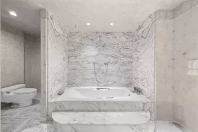 5500 Collins Avenue #1401, Miami Beach, FL 33140 - Photo 31