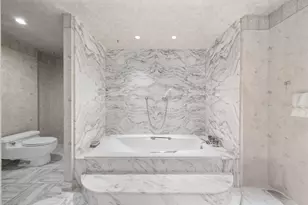 5500 Collins Ave, Miami Beach, FL 33140 - Photo 31