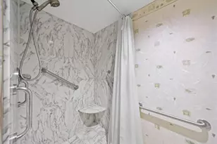 5500 Collins Ave, Miami Beach, FL 33140 - Photo 37