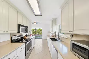 10255 Sunset Bend Dr, Boca Raton, FL 33428 - Photo 5