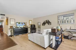 106 Wellington M, West Palm Beach, FL 33417 - Photo 9