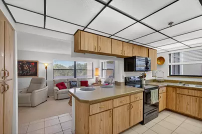 372 Golfview Road #403, North Palm Beach, FL 33408 - Photo 17