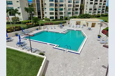 372 Golfview Road #403, North Palm Beach, FL 33408 - Photo 9