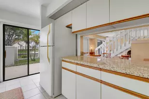 387 Prestwick Ln, Palm Beach Gardens, FL 33418 - Photo 9