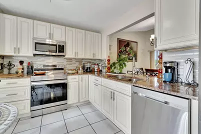 5531 Parkwalk Circle E, Boynton Beach, FL 33472 - Photo 13