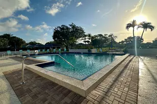 305 Club Dr, Palm Beach Gardens, FL 33418 - Photo 11